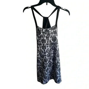 Soybu Women's Black and White Crossover Built In Bra Athletic‎ Dress Small